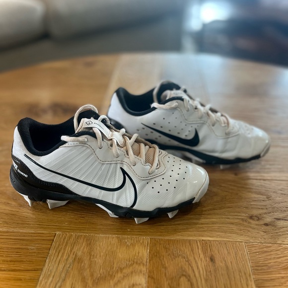 Nike Black and White Sports Cleats - Picture 3 of 8
